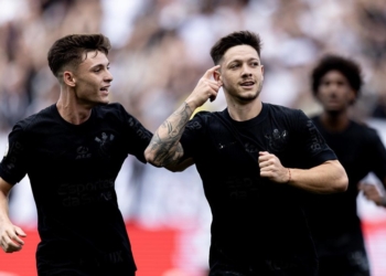 Corinthians vence o Vasco e se aproxima do G7 no Brasileirão
