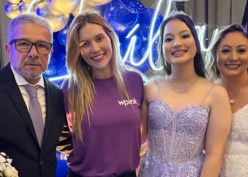 Virginia faz surpresa em festa de 15 anos de filha do motorista da família: ‘É um prazer’