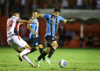 Vitória e Grêmio empatam em jogo decisivo por vaga na Sul-Americana