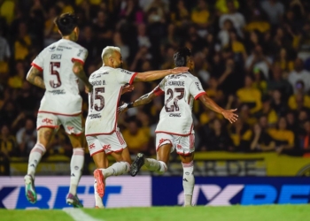 Flamengo vence Criciúma e afunda Tigre na luta contra o rebaixamento