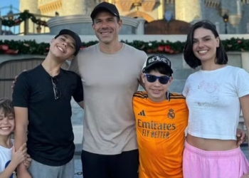Marcus Buaiz abre álbum de viagem com, Isis filhos e o enteado na Disney: ‘Incrível’