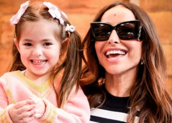 Sabrina Sato grava a filha falando inglês: ‘Eu, com minha lentidão, só entendi agora’
