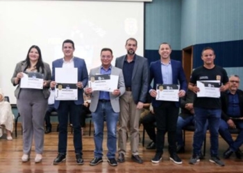 Botelho recebe homenagem pelo trabalho de combate à violência doméstica