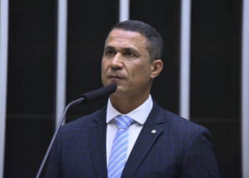 Instalação de bloqueadores de celulares em presídios irá frear ação do crime organizado, defende Coronel Assis