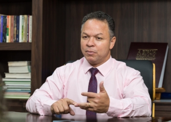 Presidente da Câmara define posse fechada, prefeito reage e anuncia comemoração popular