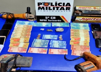 Cinco homens são presos em flagrante por tráfico de drogas pela Polícia Militar