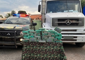 Gefron prende casal, apreende 50 tabletes de pasta base de cocaína e causa prejuízo de R$ 1,2 milhão ao crime