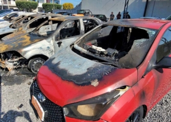 Incêndio criminoso destrói nove veículos em garagem de Sinop; prejuízo de R$ 700 mil