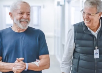 Lula aparece caminhando e sorrindo em novo vídeo: “Estou firme e forte”
