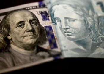 Dólar abre em alta, cotado a R$ 6,14 com mercado atento a pacote fiscal e juros americanos