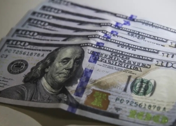 Dólar cai para R$ 6,04 em expectativa com reunião do Copom