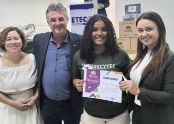 Seciteci entrega certificados a 120 alunos de informática e reparo de celulares