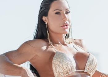 Gracyanne Barbosa renovar bronze com biquíni ousado e empina: ‘Só o fiozinho’