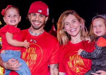 Maria Flor, filha de Virginia e Zé Felipe rouba cena posando para fotos em evento