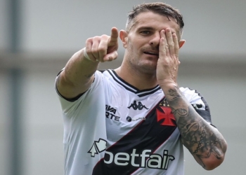 Com show de Vegetti, Cuiabá é castigado pelo Vasco e se despede da Série A na última colocação