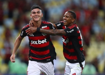 Flamengo vence Sampaio Corrêa com reservas e entra no G-4 do Carioca