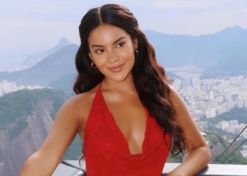 Bella Campos vai à clínica de estética e posa com biquíni fio-dental: ‘Clique ousado’