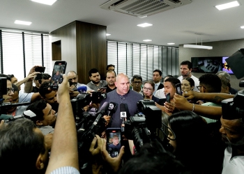 Abílio suspende pagamento de R$ 650 mil à CS Mobi e exige cumprimento do contrato