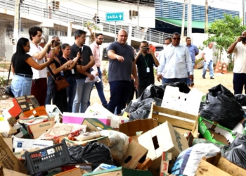 Abilio determina retorno imediato da coleta de lixo e cogita nova licitação em caso de descumprimento