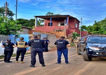 Operação cumpre 19 mandados de buscas contra investigados por tráfico de drogas em bairro da Capital