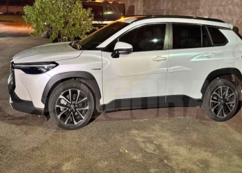 Dupla armada invade residência, rende moradora e foge levando Toyota Cross