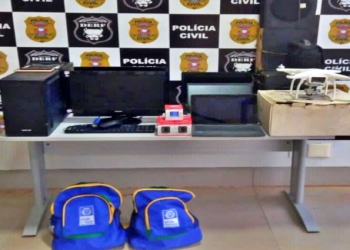 Adolescentes arrombam escola estadual e furtam aparelhos eletrônicos
