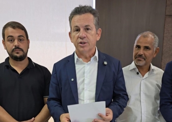 Governador anuncia reconstrução de pontes e de casas atingidas por enchentes