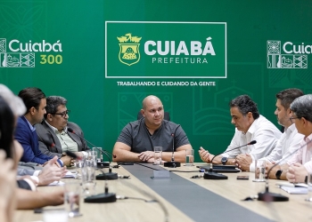 Abílio se reúne com empresa e anuncia intenção de romper contrato