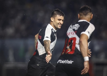 Vasco vence Maricá com golaço de Paulo Henrique e assume a liderança do Carioca