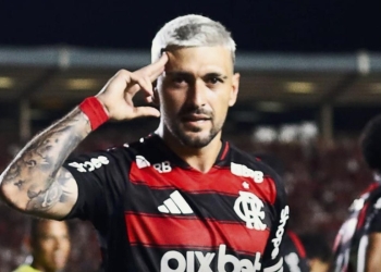 Flamengo goleia Portuguesa-RJ e assume a liderança do Carioca