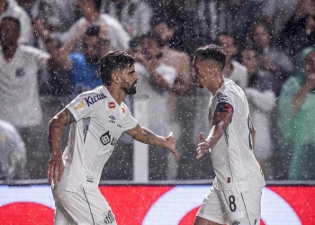 Santos vence o São Paulo de virada em jogo emocionante na Vila Belmiro