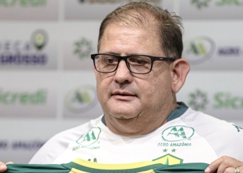 “Eu ganhei na loteria”, diz Guto Ferreira sobre convite de comandar o Cuiabá na temporada