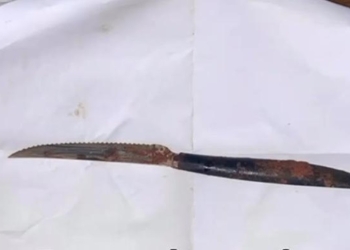 Homem ameaça enteado de morte e acaba sendo executado em casa por uma jovem de 23 anos