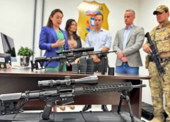 Polícia Civil entrega fuzis T10 para snipers da Gerência de Operações Especiais