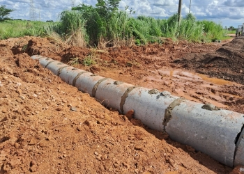 Prefeitura executa manilhamento para evitar alagamentos no Pedra 90, em Cuiabá