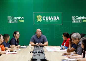 Prefeito e vice dialogam com representantes da população em situação de rua