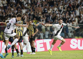 Vasco empata e perde a chance de assumir a ponta do Carioca