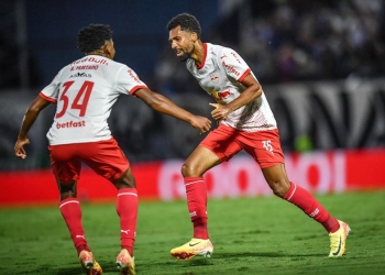 São Paulo perde para o Bragantino e vê Corinthians disparar no Paulistão