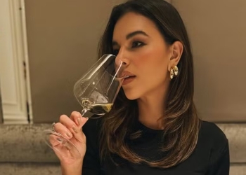 De topless Com o namorado, Mariana Rios curte ‘viagem romântica dos sonhos: ‘Japão’