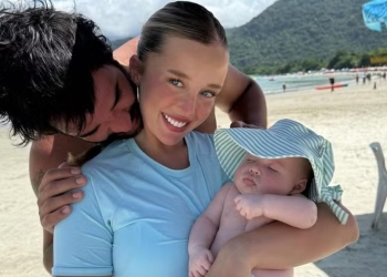 Duda Reis e Du Nunes leva a filha no mar pela primeira vez: ‘Muita grandeza nisso’