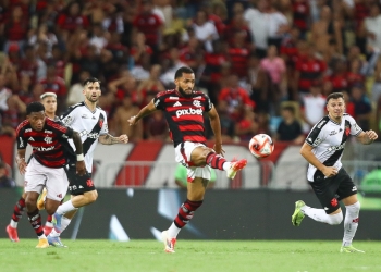 Flamengo vence Vasco e garante vaga na final do Carioca