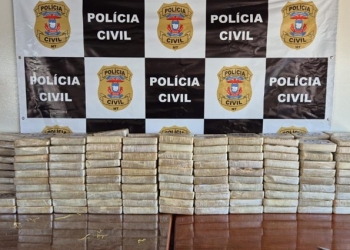 Motorista é preso transportando 211 tabletes de pasta base de cocaína em Fiat Uno