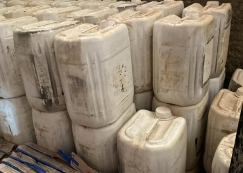 Polícia Civil localiza comércio ilegal e apreende 99 galões de agrotóxicos em Matupá