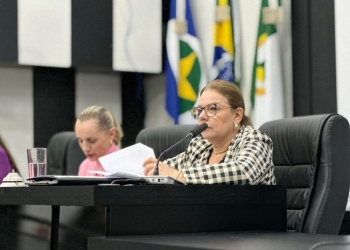 Paula defende transparência entre os poderes e vê como natural a presença do prefeito na Câmara