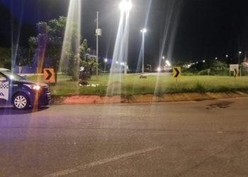 Homem de 55 anos morre ao “atropelar rotatória” durante a madrugada com motocicleta