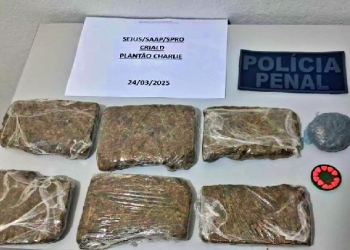 Presos são flagrados tentando entrar com sete tabletes de droga e 11 comprimidos de ecstasy em unidade prisional