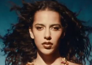 Marina Sena aposta em look sexy para apresentar novo álbum, ‘Coisas Naturais’