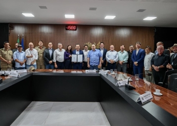 Governo assina cooperação para oito novas unidades do Corpo de Bombeiros em MT