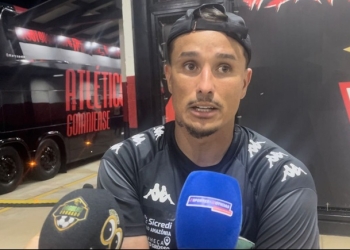 “Pela minha experiência não é nada grave”, Edu tranquiliza torcida após sentir coxa contra o Atlético