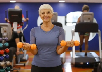 Musculação protege cérebro de idosos contra demência, diz estudo